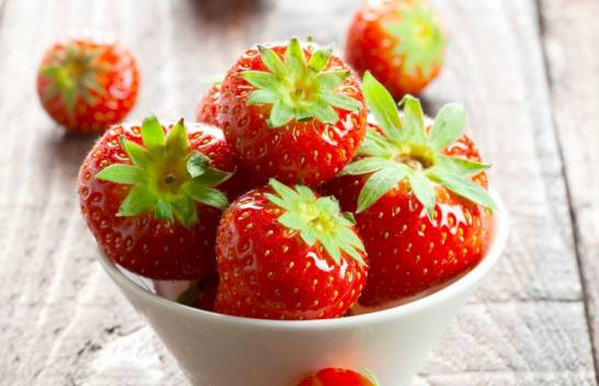 草莓价格 产地批发价从5~10元/斤不等